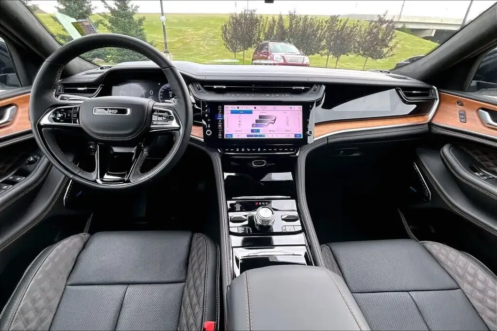 Jeep Grand Cherokee 2026 photo 5
