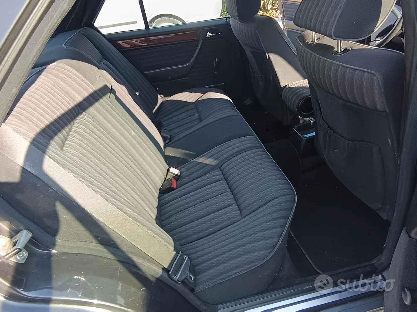 Mercedes-Benz E-Class 1991 photo 4