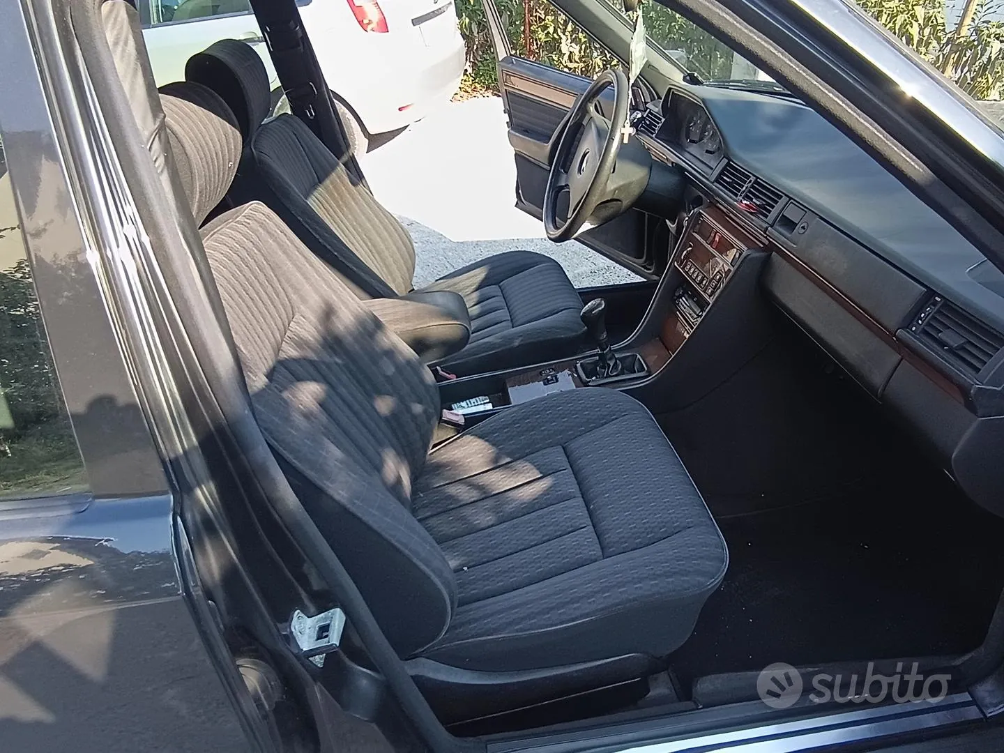 Mercedes-Benz E-Class 1991 photo 5