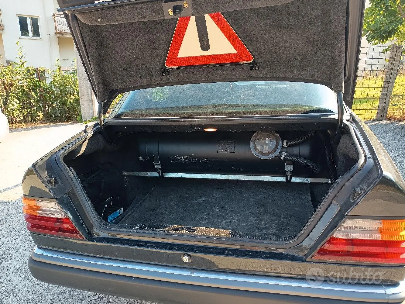Mercedes-Benz E-Class 1991 photo 2