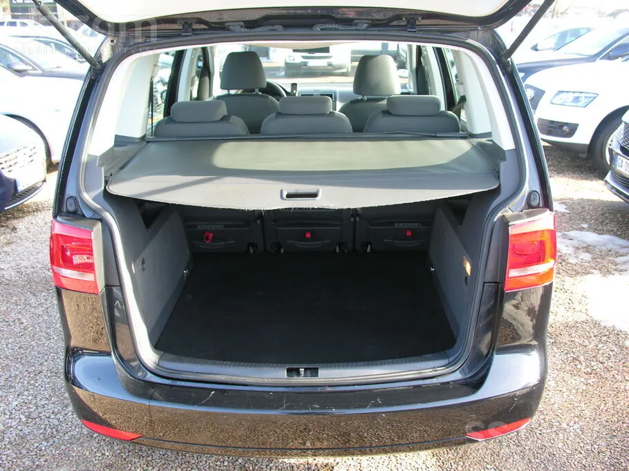 Volkswagen Touran 2011 photo 5