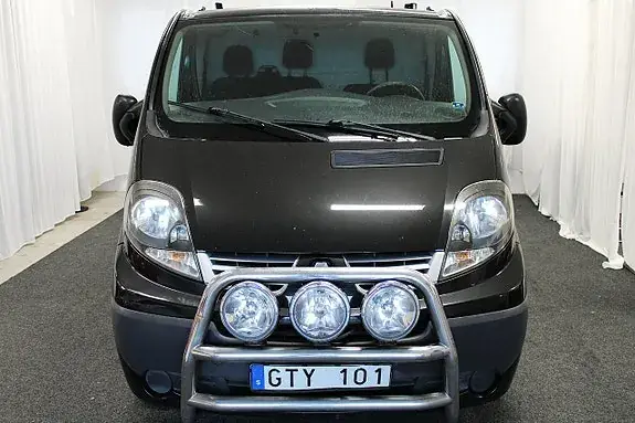 Renault Trafic 2012 photo 2