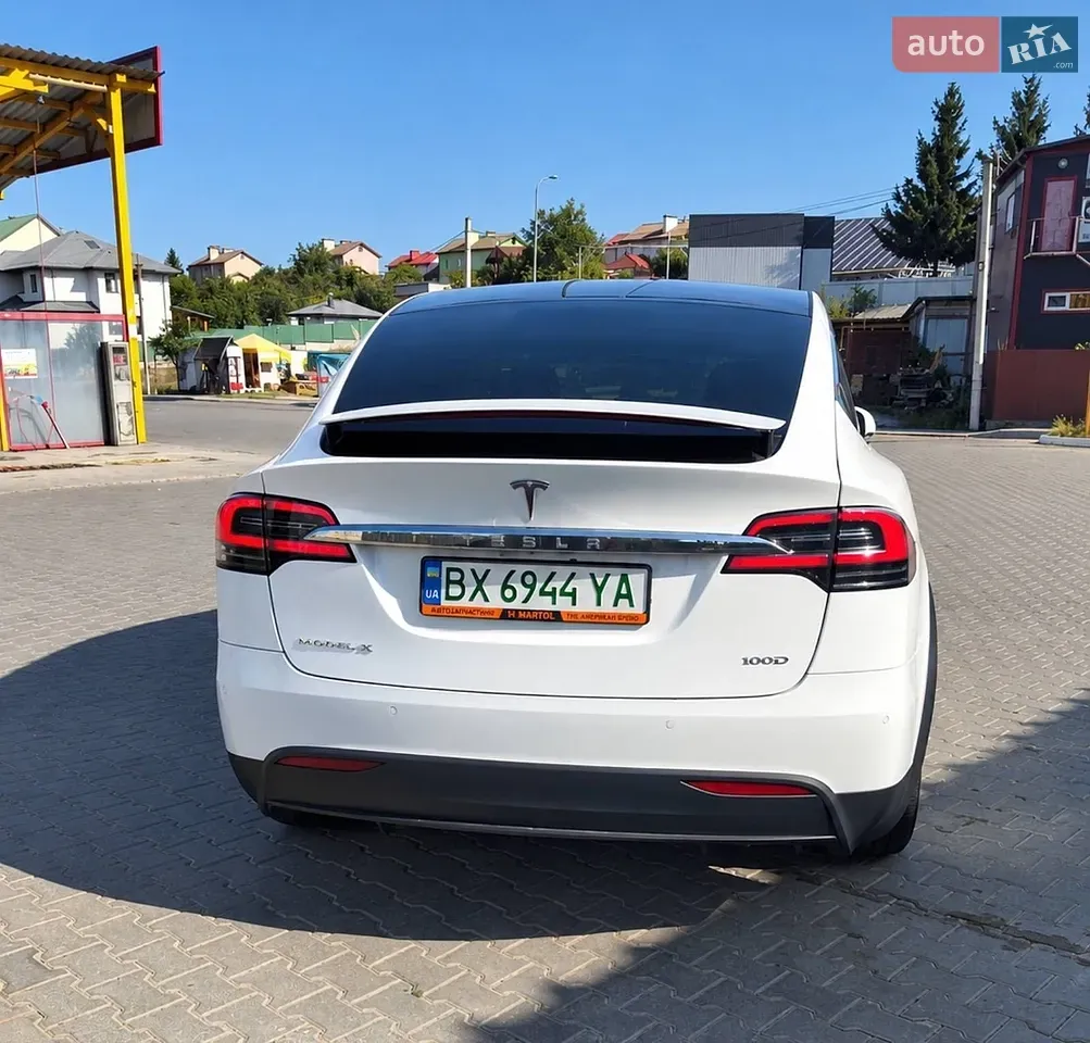 Tesla Model X 2017 photo 2