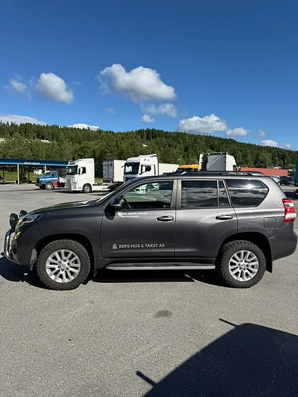 Toyota Land Cruiser 2016 photo 2