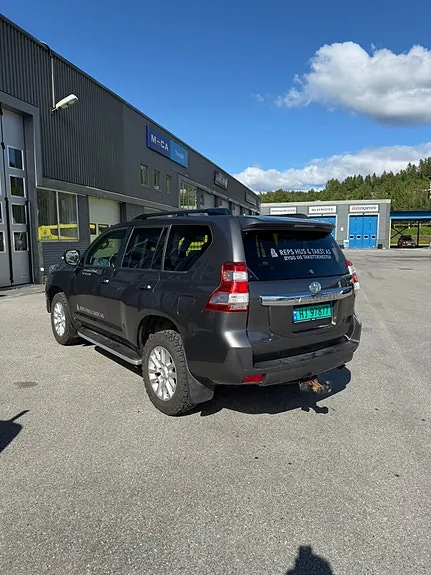 Toyota Land Cruiser 2016 photo 3