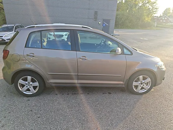 Volkswagen Golf Plus 2010 photo 2