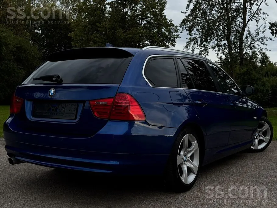 BMW 318 2011 photo 4
