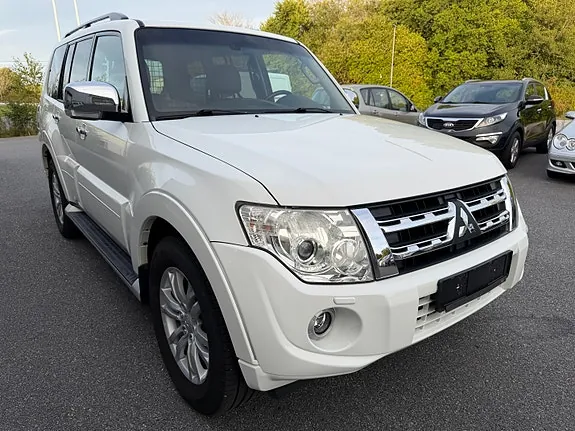 Mitsubishi Pajero 2012 photo 4