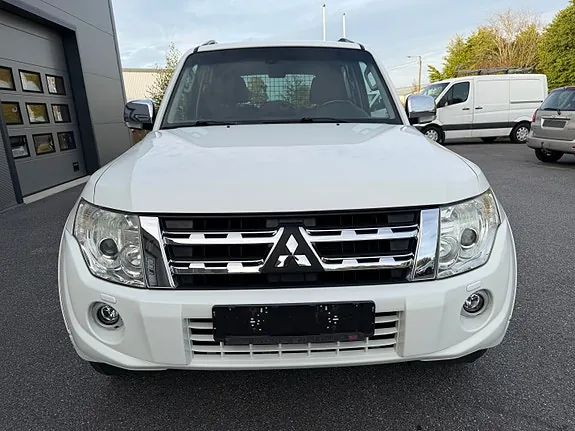 Mitsubishi Pajero 2012 photo 3