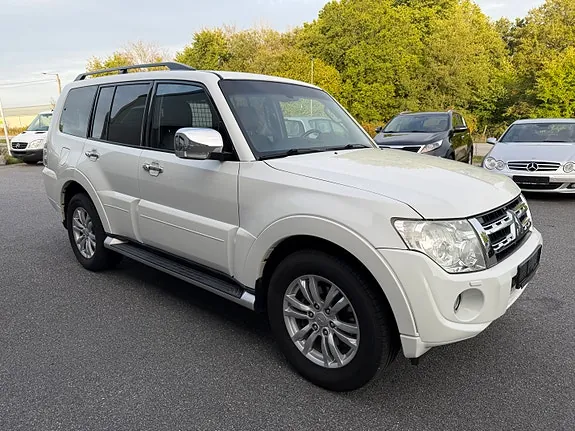 Mitsubishi Pajero 2012 photo 5