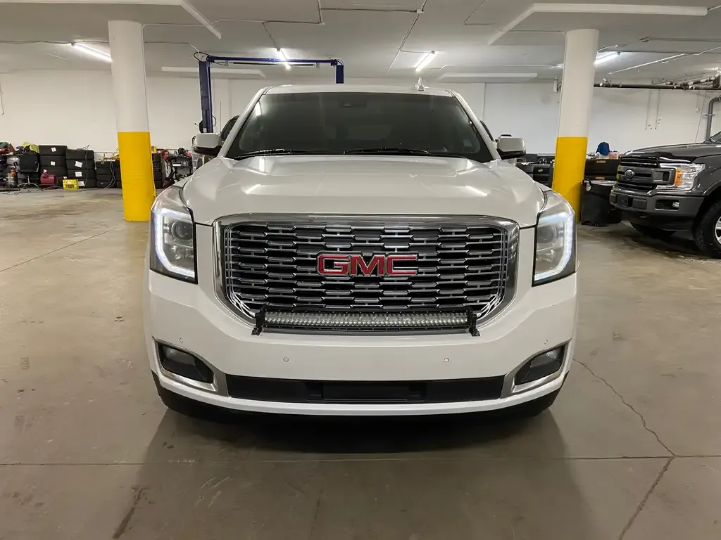 GMC Yukon 2020 photo 2