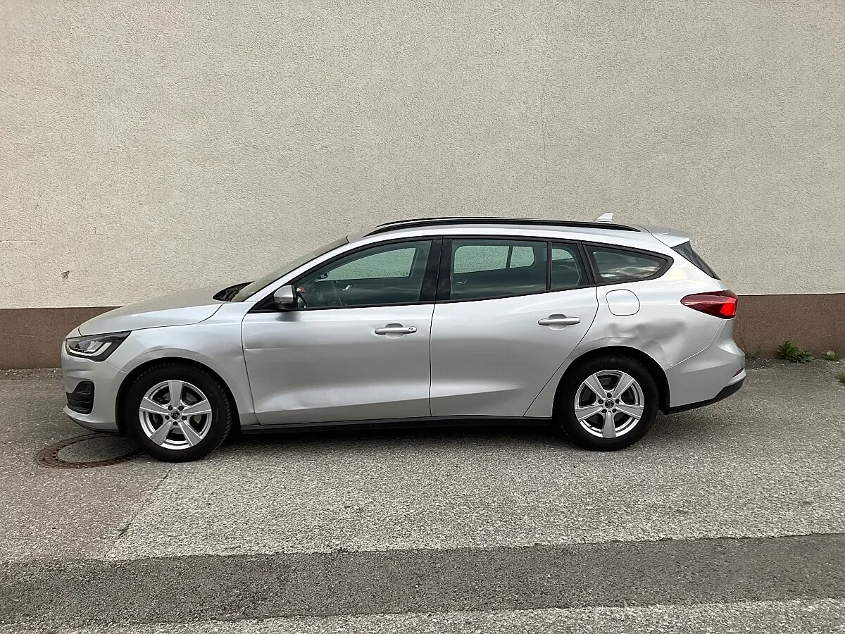 Ford Focus 2022 photo 2