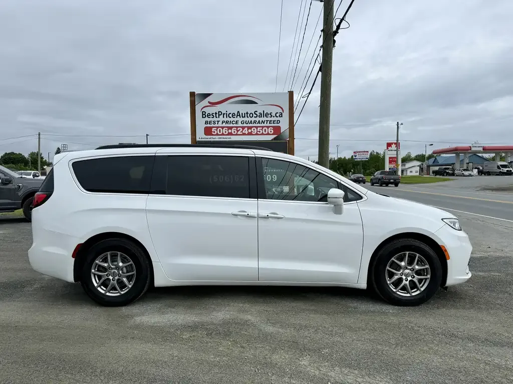 Chrysler Pacifica 2022 photo 2