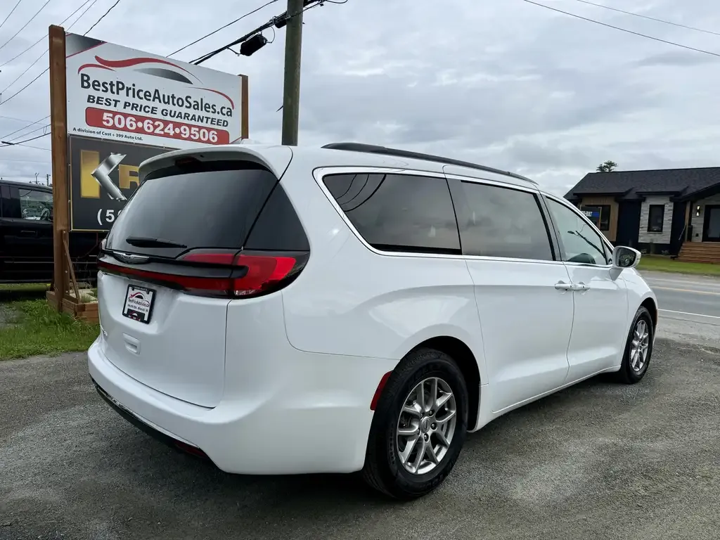 Chrysler Pacifica 2022 photo 3