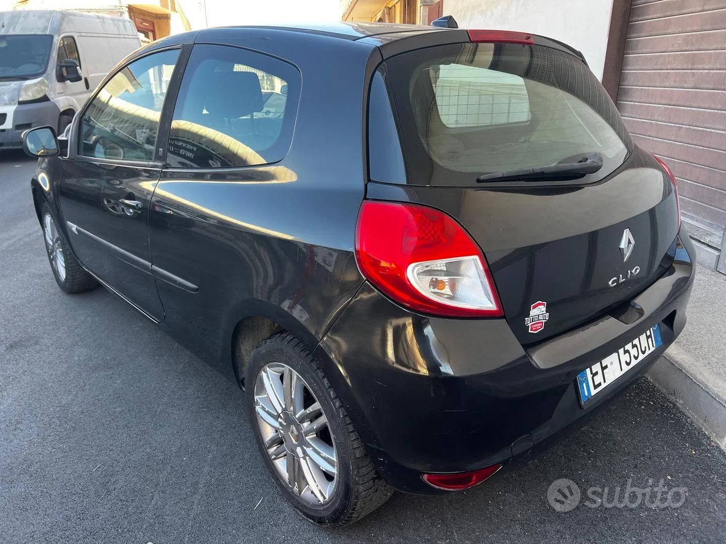 Renault Clio 2010 photo 2