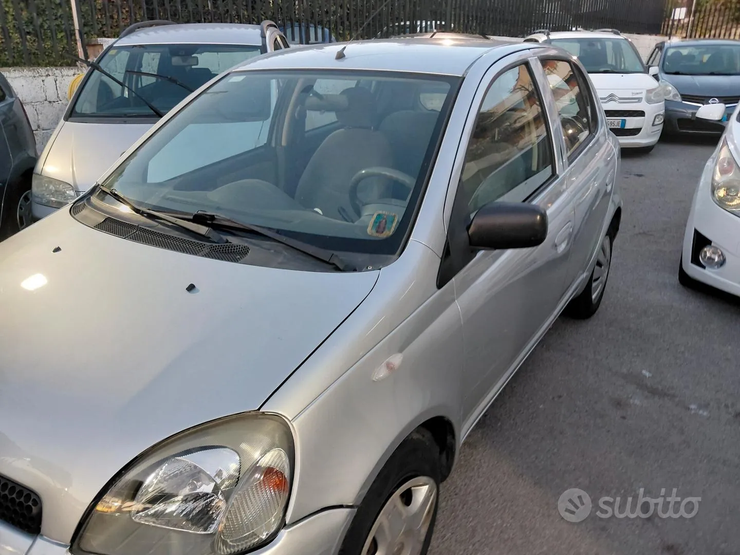 Toyota Yaris 2000 photo 2