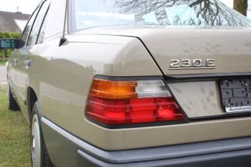 Mercedes-Benz 230E