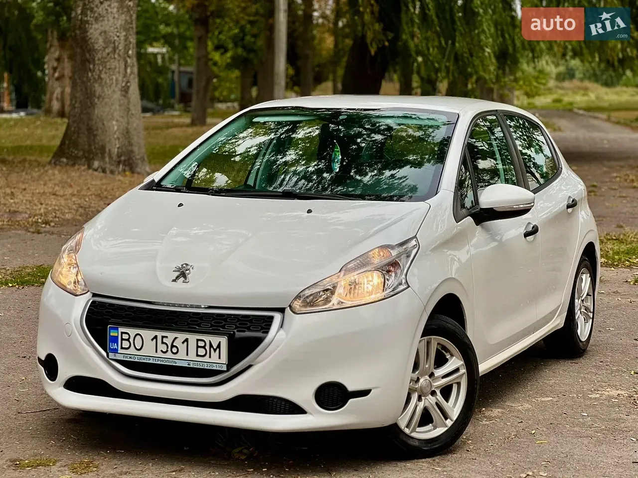 Peugeot 208 2013 photo 2