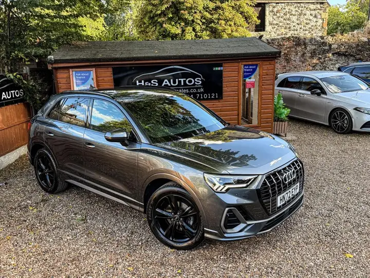 Audi Q3 2022 photo 2