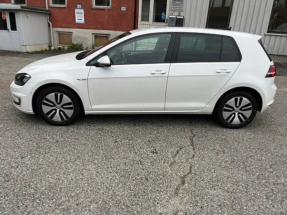 Volkswagen E-Golf 2016 photo 2