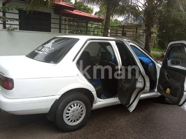 Nissan Sunny 1993 photo 3