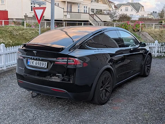 Tesla Model X 2017 photo 2