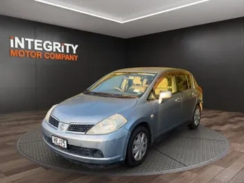 Nissan Tiida 2004 photo 2