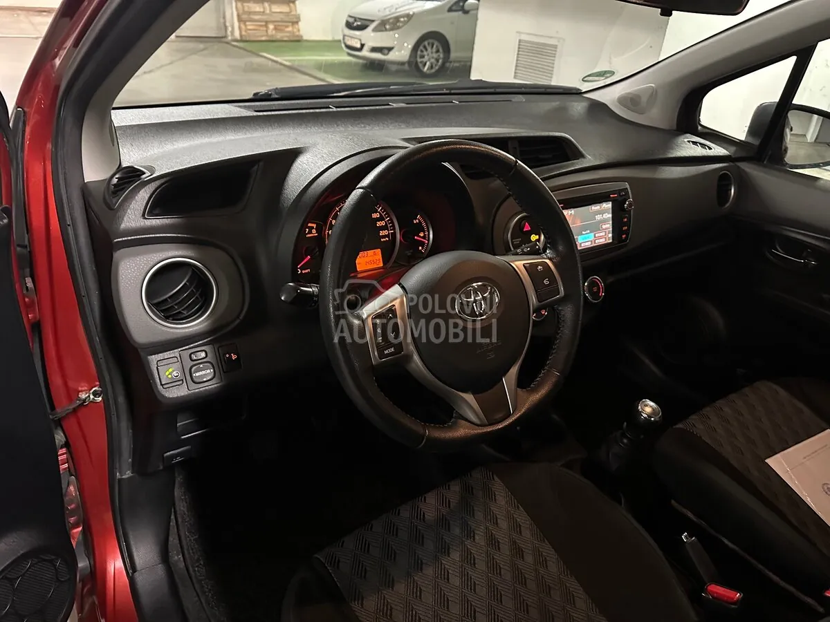 Toyota Yaris 2012 photo 4