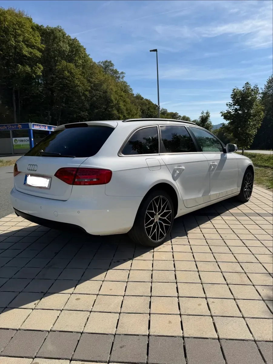 Audi A4 2010 photo 3