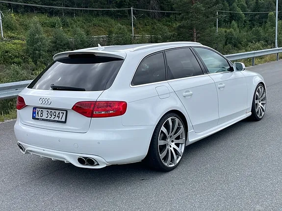 Audi A4 2011 photo 2