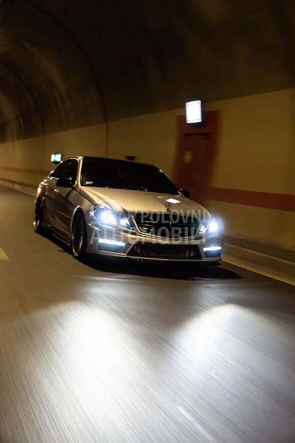 Mercedes-Benz E 220 2011 photo 5
