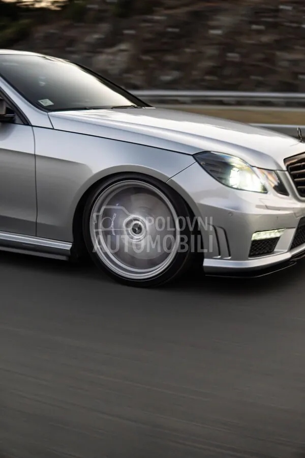 Mercedes-Benz E 220 2011 photo 2