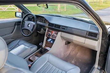 Mercedes-Benz E-Class 1987 photo 2