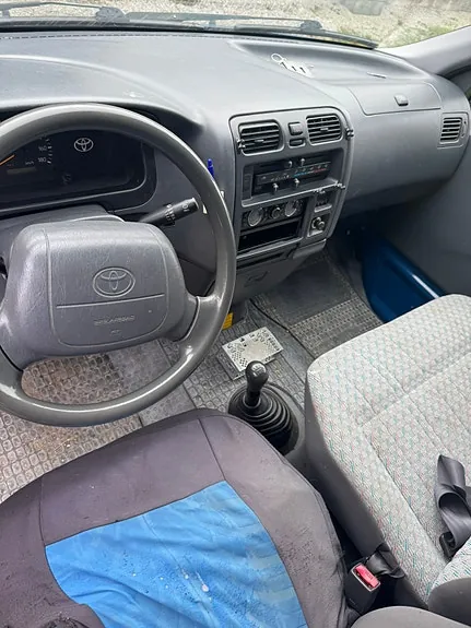 Toyota Hiace 2003 photo 2