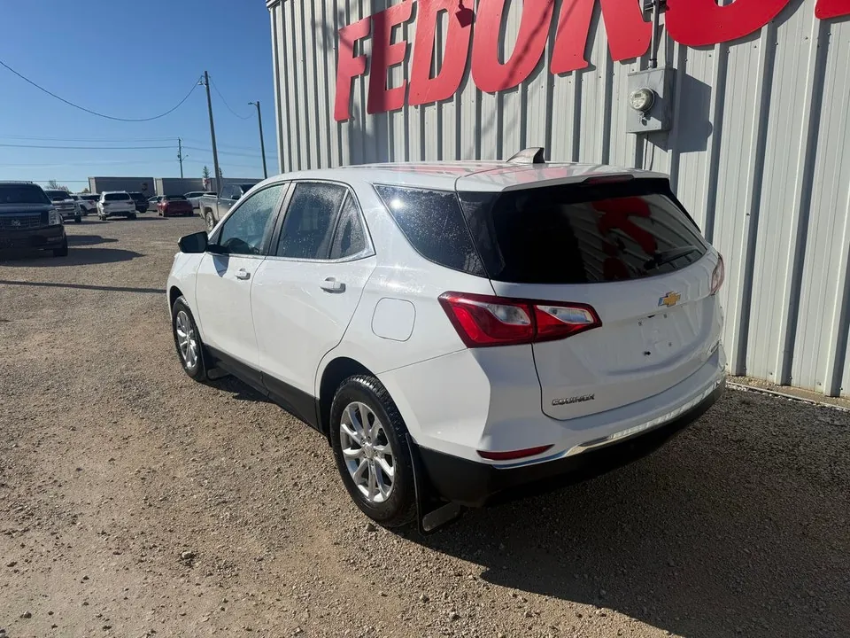 Chevrolet Equinox 2021 photo 2