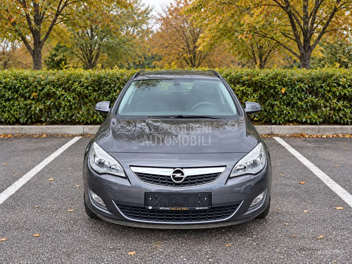 Opel Astra J 2012 photo 4