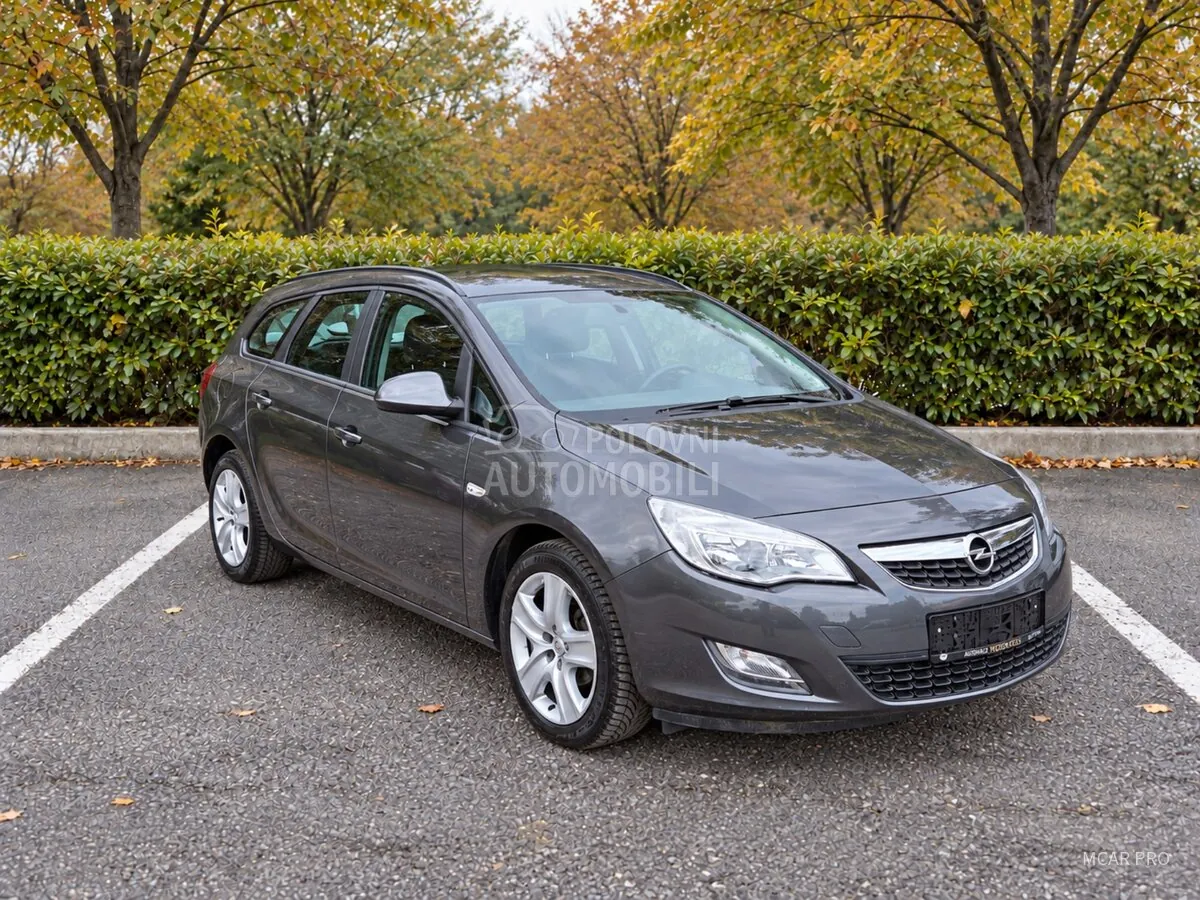Opel Astra J 2012 photo 5