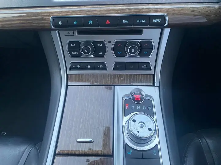 Jaguar Xf 2013 photo 4