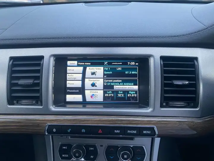 Jaguar Xf 2013 photo 3