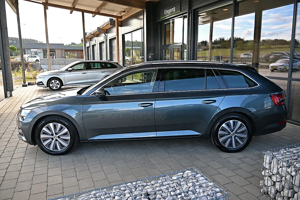 Skoda Superb 2021 photo 2