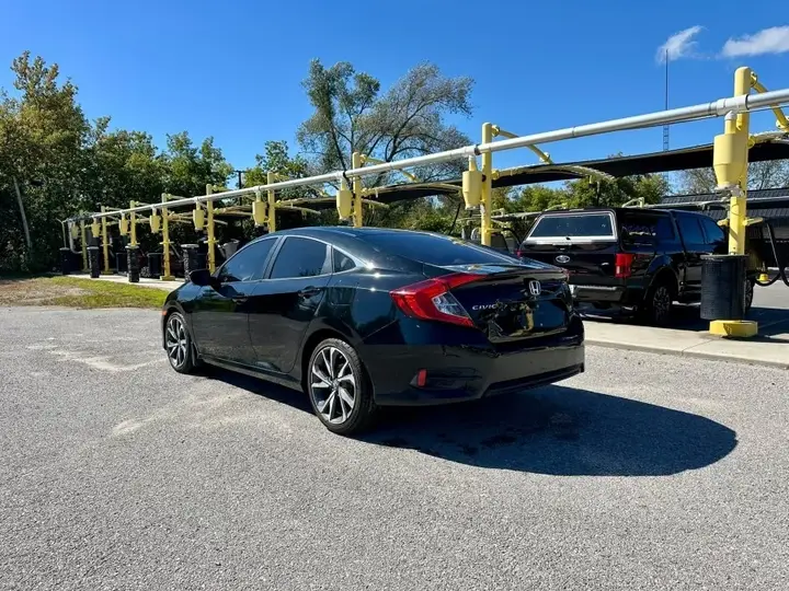 Honda Civic 2020 photo 4