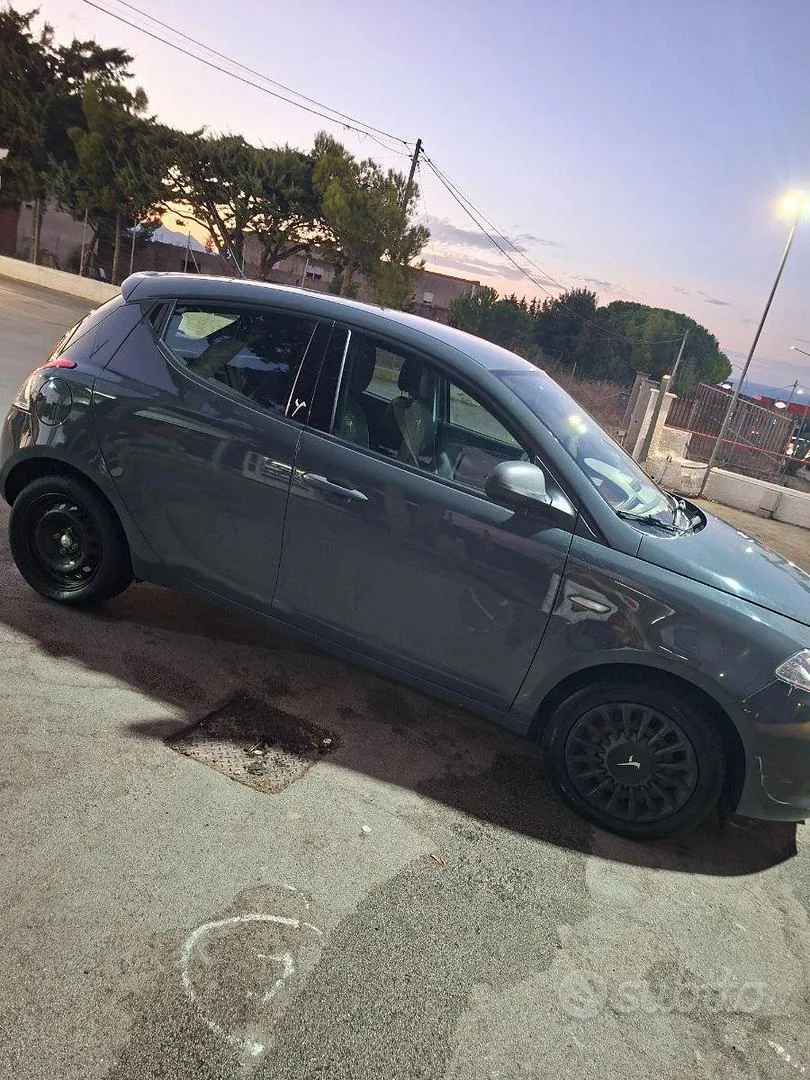 Lancia Ypsilon 2015 photo 3
