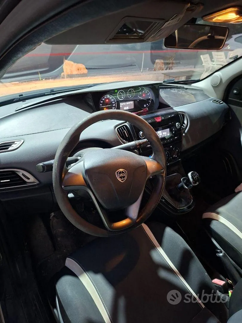 Lancia Ypsilon 2015 photo 5