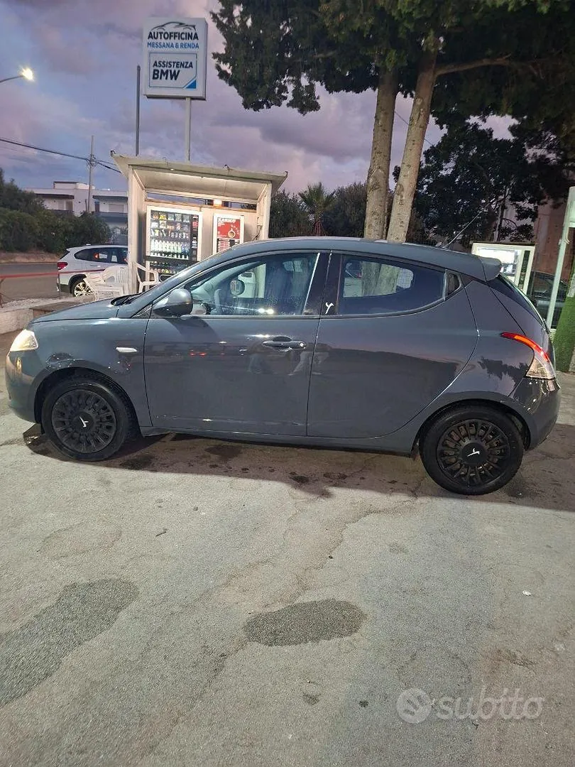 Lancia Ypsilon