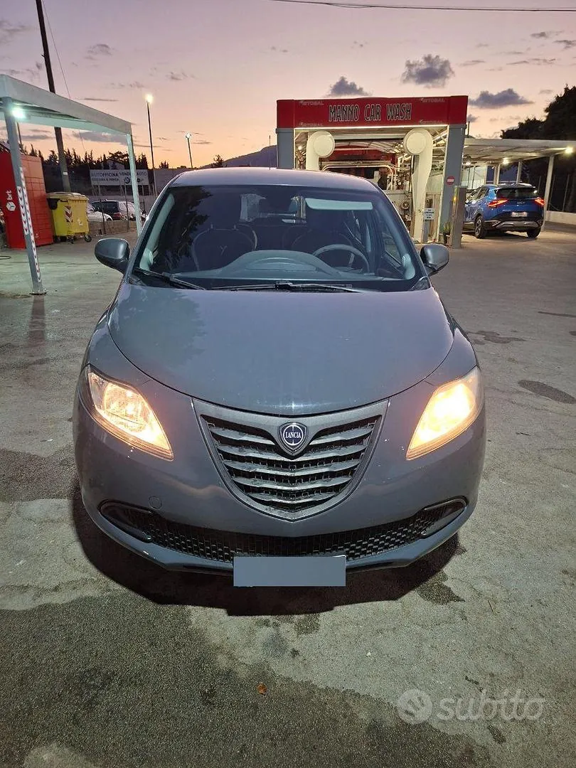 Lancia Ypsilon 2015 photo 2