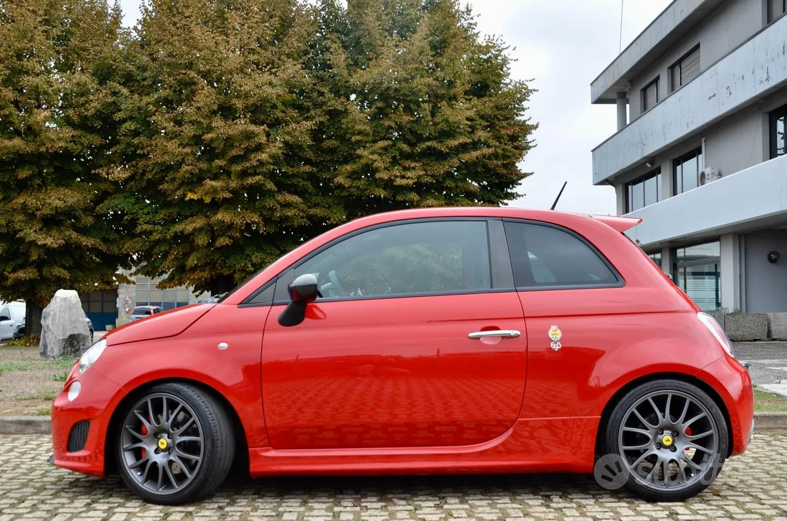 Abarth 695 2010 photo 3