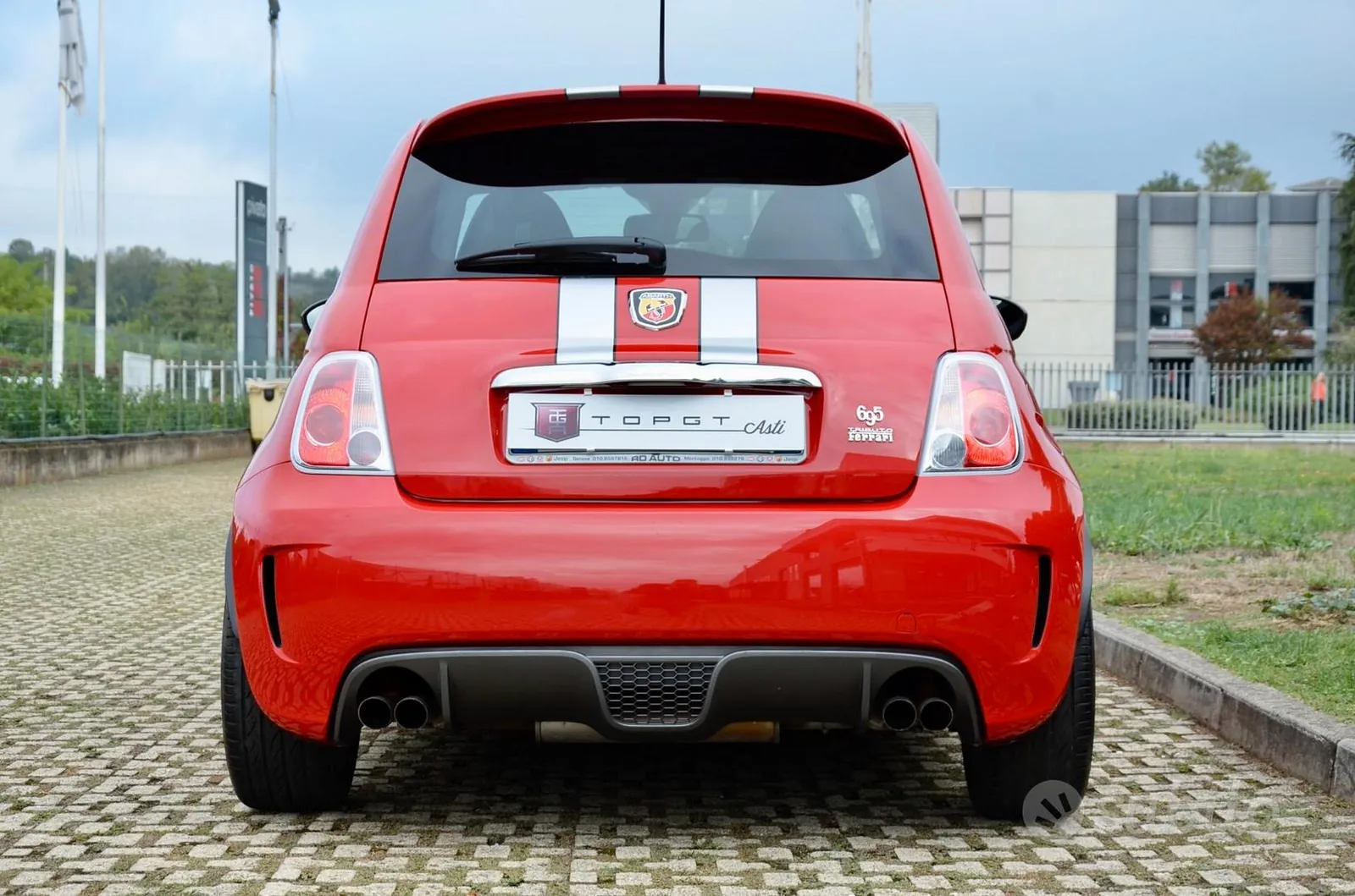 Abarth 695 2010 photo 5