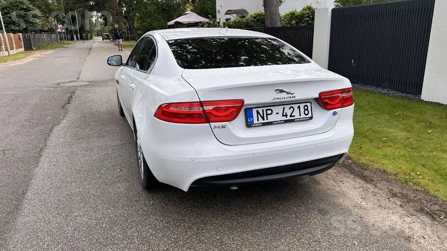 Jaguar Xe 2015 photo 3