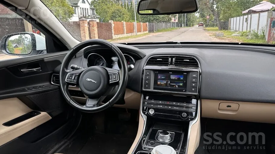 Jaguar Xe 2015 photo 5