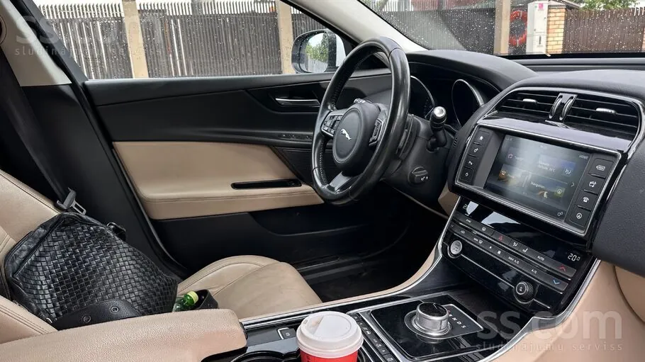 Jaguar Xe 2015 photo 4